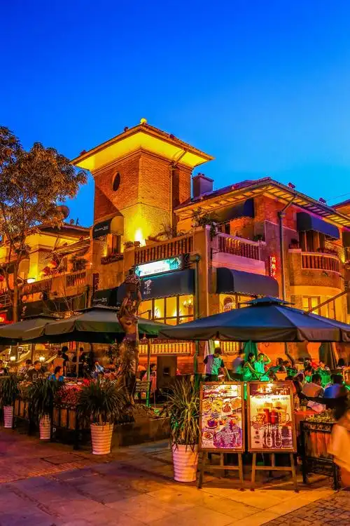 夜色中的天津意大利风情街