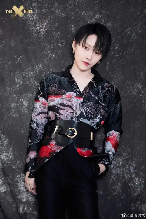 刘雨昕国风造型##央视五四晚会