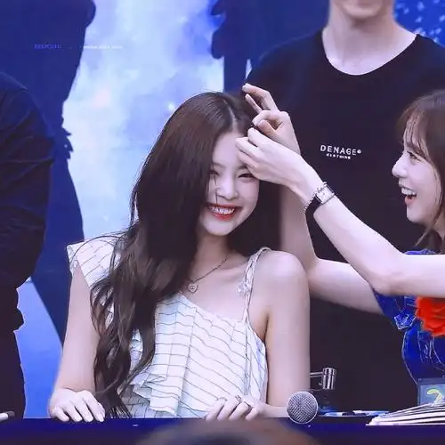 自制jeninejisoo情头拿图点赞