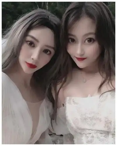 好友前往灵堂送别孙侨潞,公开现场遗照,孙妈妈摆放玩偶陪伴女儿__财经