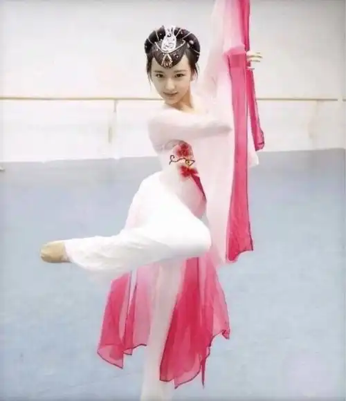 98年的程潇被吐槽长残了发际线岌岌可危美少女可千万不能秃啊