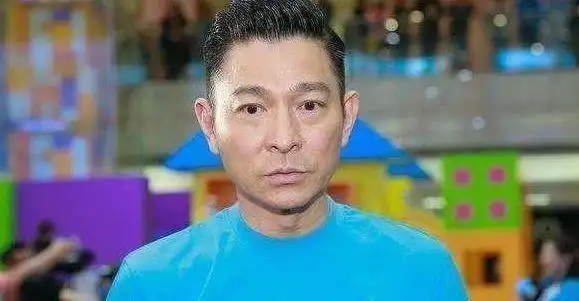 58岁刘德华近照吓人,帅气颜值全不见,老的和油腻大叔没区别