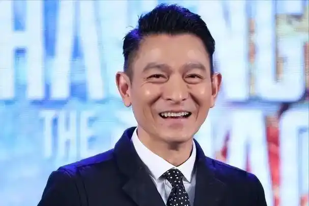 由于此事,他甚至已被对方起诉,从目前的证据来看,刘德华似乎处于明显