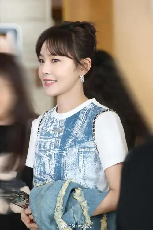 张佳宁 魏哲鸣密室逃脱穿搭,cp感很足