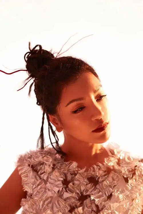 p>江映蓉(vivi),1988年2月1日出生于四川省成都市,中国内地流行乐女