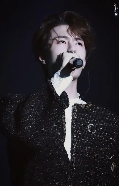 190921陈情令泰国见面会uniq王一博crlogo