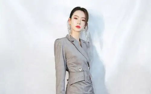 戚薇时尚干练写真桌面壁纸高清大图预览1920x1200_大陆明星下载_美桌