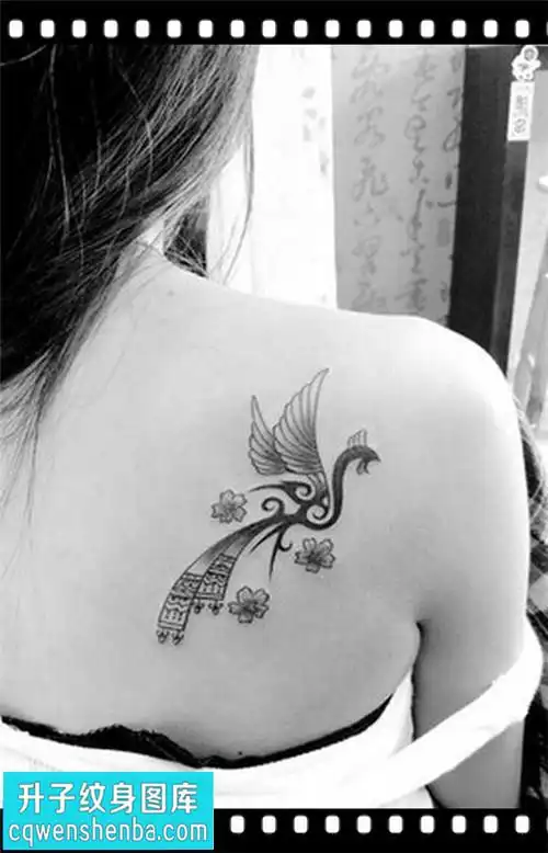 女性后背小清新凤凰纹身图案大全