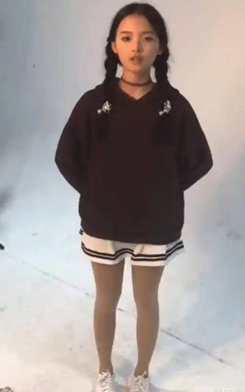 原创杨超越17岁面试照被疯传穿搭是这样式的难怪她能c位出道