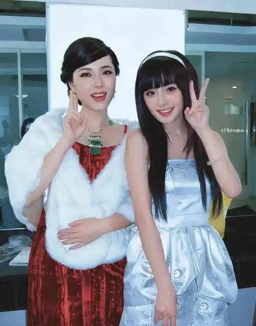 杨幂曾黎早期合照|演员|比耶|娱乐圈|女明星_网易订阅