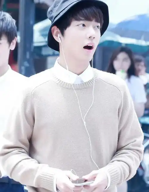 肖战的胖也许时期圆乎乎的好可爱呀