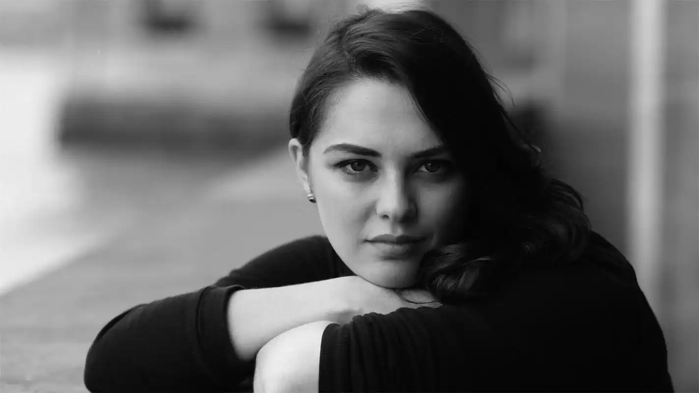 经典欧美美女黑白照艺术写真图片桌面壁纸高清(2)