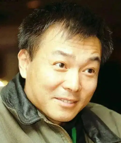 演员谢园:生前无儿无女,去世2年半后,遗孀邱悦的选择令人泪目