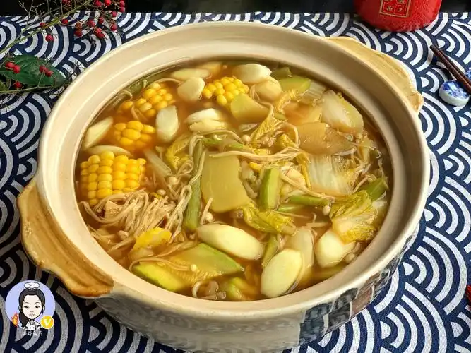 如果家里冰箱里剩下的菜单独做菜不够,弃之又可惜,不妨把它们汇聚一起