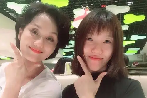 51岁的她才是赢家,儿子"张翰"是当红明星,女儿是奥运冠军!_李颖