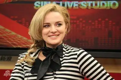 图文:《娜塔莎》聊天-伊莉莎微笑