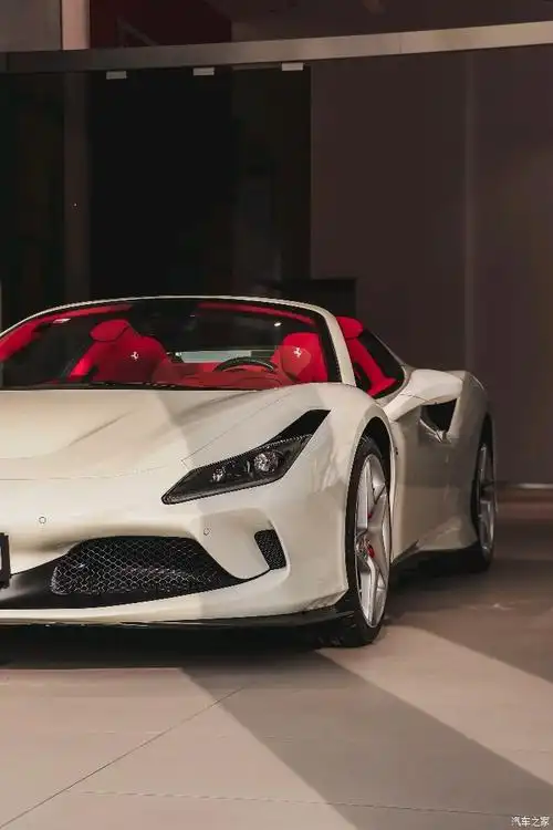 白色的法拉利f8外形如白雪公主内饰就是一团火热情奔放