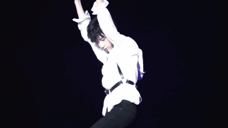 小甜豆贺峻霖真是太会抓镜头了舞台上的霖霖最耀眼