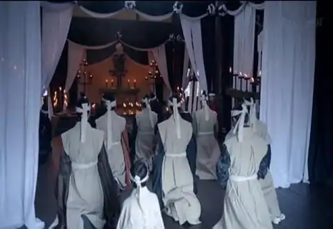 按照中国的风俗,古人认为人死后的头三天,灵魂会回家探望自己的至亲