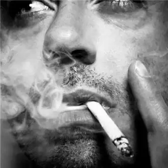 2021超拽男生黑白头像霸气成熟范男生抽烟头像