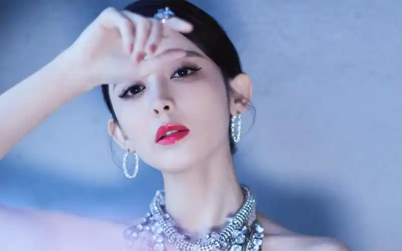 古力娜扎玫瑰裙性感图片桌面壁纸高清大图预览1920x1200_大陆明星下载