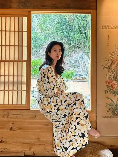 杨采钰御姐气质