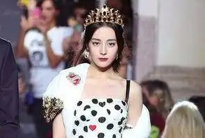 迪丽热巴出道前旧照曝光,少女时青涩甜美,如今化身性感妩媚女神