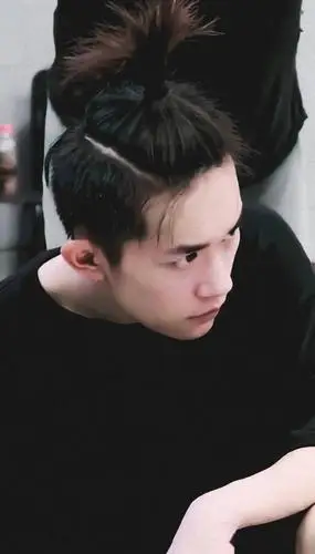 易烊千玺周年集训九宫格合集来袭,帅气小北魅力回归