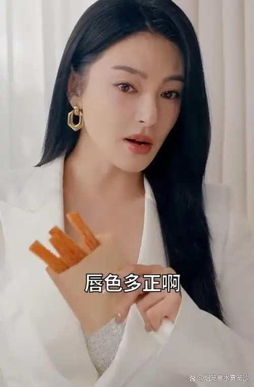 《辣美人》的口红广告在各大平台热播,这则广告由知名演员张雨绮担任