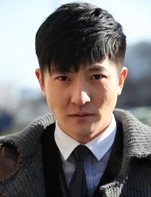 郭京飞:从"话剧王子"到影视顶流的逆袭人生