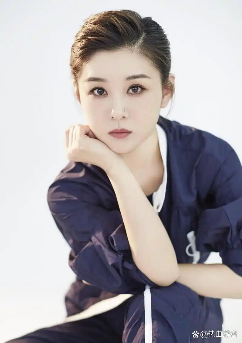 李小萌:多彩演艺之路 李小萌,中国内地女演员,曾参与多部优秀电影和电