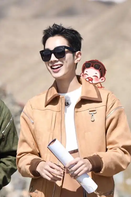 赖冠霖世界上最爱笑最甜的男孩子