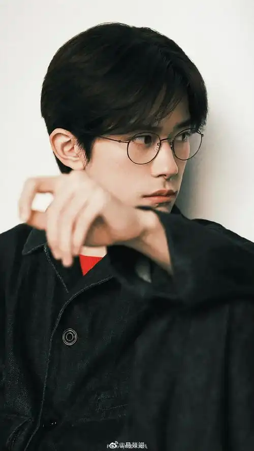 易烊千玺lindberg品牌全球代言人##易烊千玺阿玛尼美妆全球品牌代言