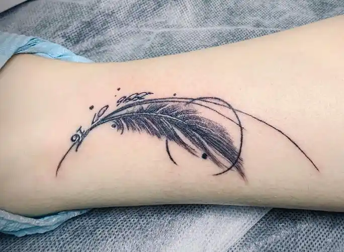 最新个性羽毛纹身图案大全5