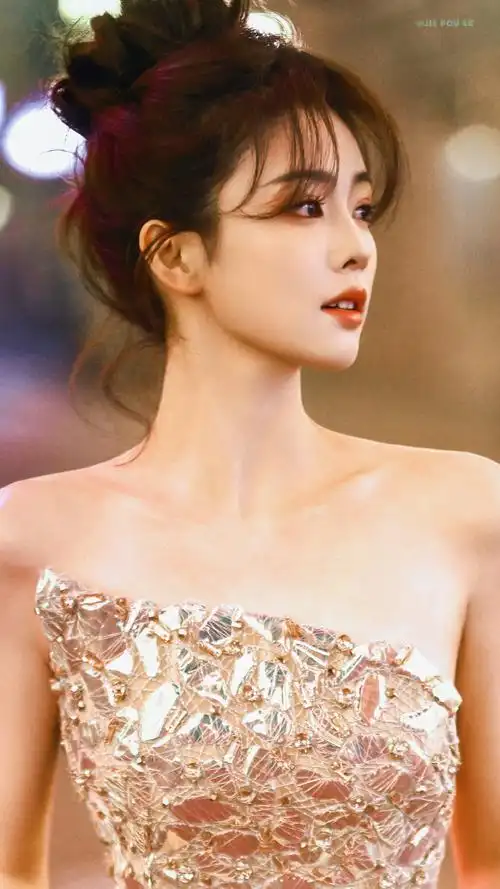 白鹿 尖叫女演员##白鹿复古鎏金裙##白鹿把银河穿身上