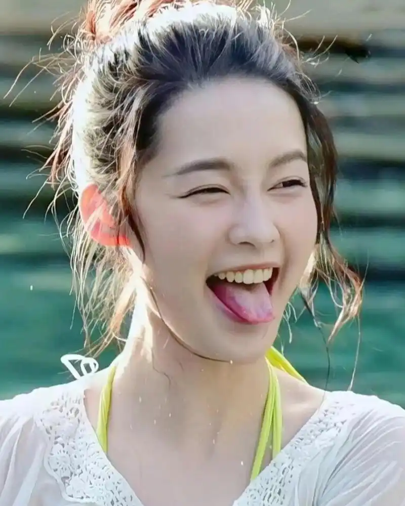 李沁好美,笑起来好可爱!