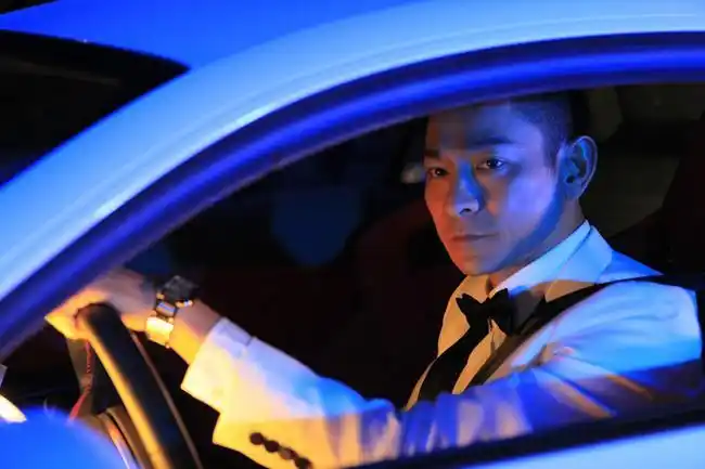 卡地亚tankanglaise英国坦克腕表展现影帝刘德华优雅绅士气息