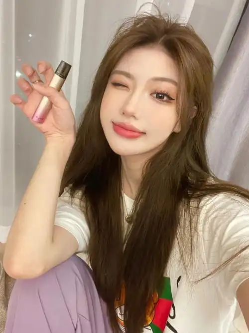 秋冬显白发色推荐韩系焦糖栗棕色