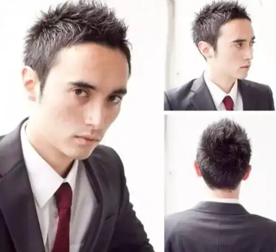 日系职场男士发型散发出成熟又稳重
