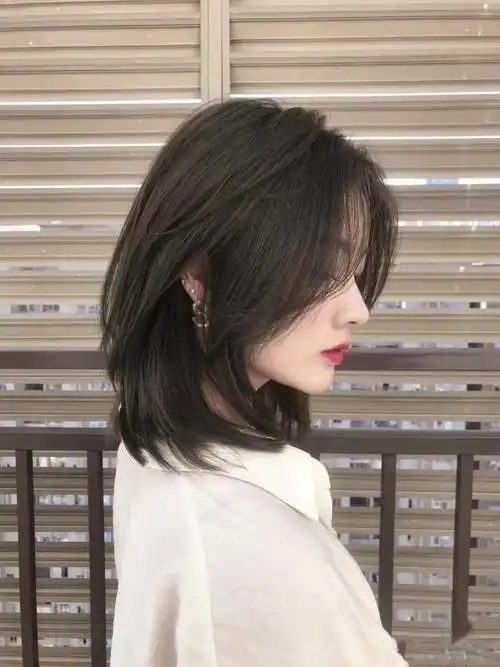 细软塌发量多高颧骨窄额头脸型不流畅的我下定决心去剪了个无刘海版