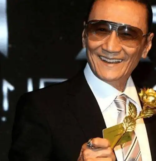 原创谢贤年轻时有多牛逼李小龙跟他合影都要靠边站