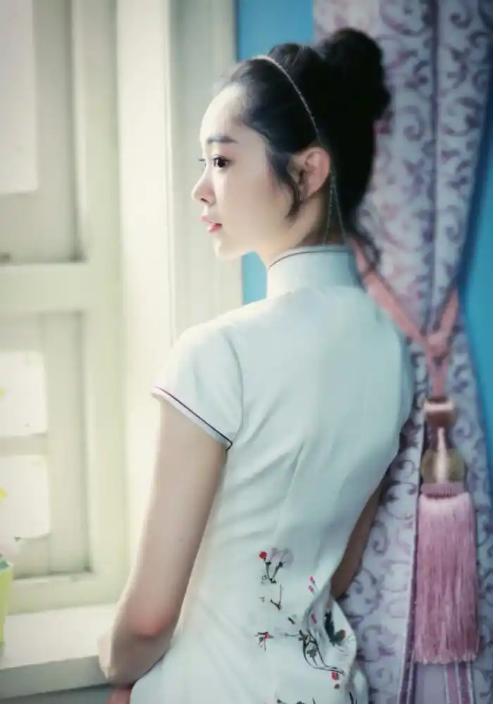 伪装者于曼丽旗袍剧照