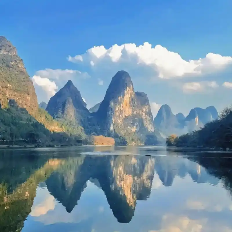 选择这款山水微信头像,不仅是对自然之美的向往,更