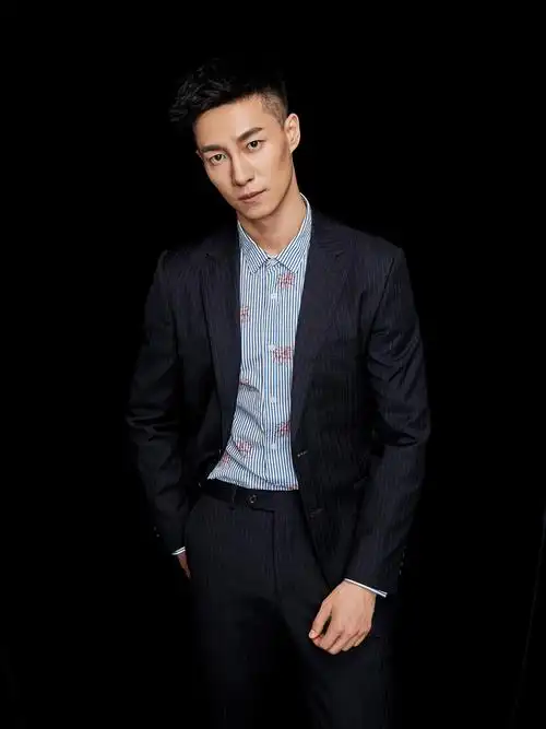 向云龙西装写真曝光02诠释雅痞型男双面格调