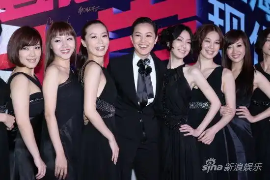 何韵诗(中)携《贾宝玉》十二金钗前来助阵