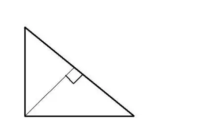 一个直角等腰三角形,如下图,斜边长8厘米,求它的面积是多少平方厘米?