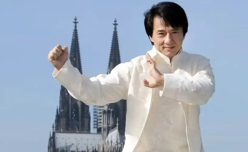 专业武师曝3大功夫巨星真实水平:成龙动作花巧,他的身手最好