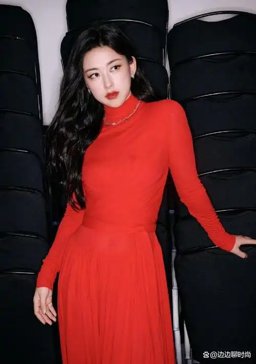 39岁的朱珠性感的让人移不开眼