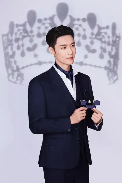 标签广告摄影人像摄影商业修图ps张艺兴作品信息创作时间2021/06/11