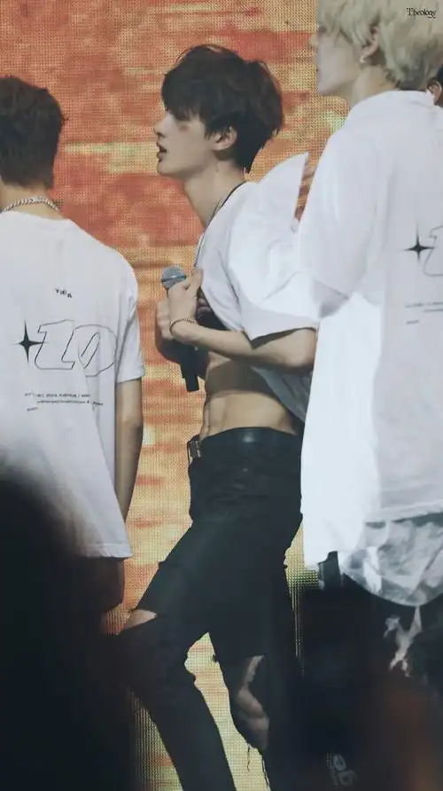 朱正廷的腹肌是真的吗? - 知乎